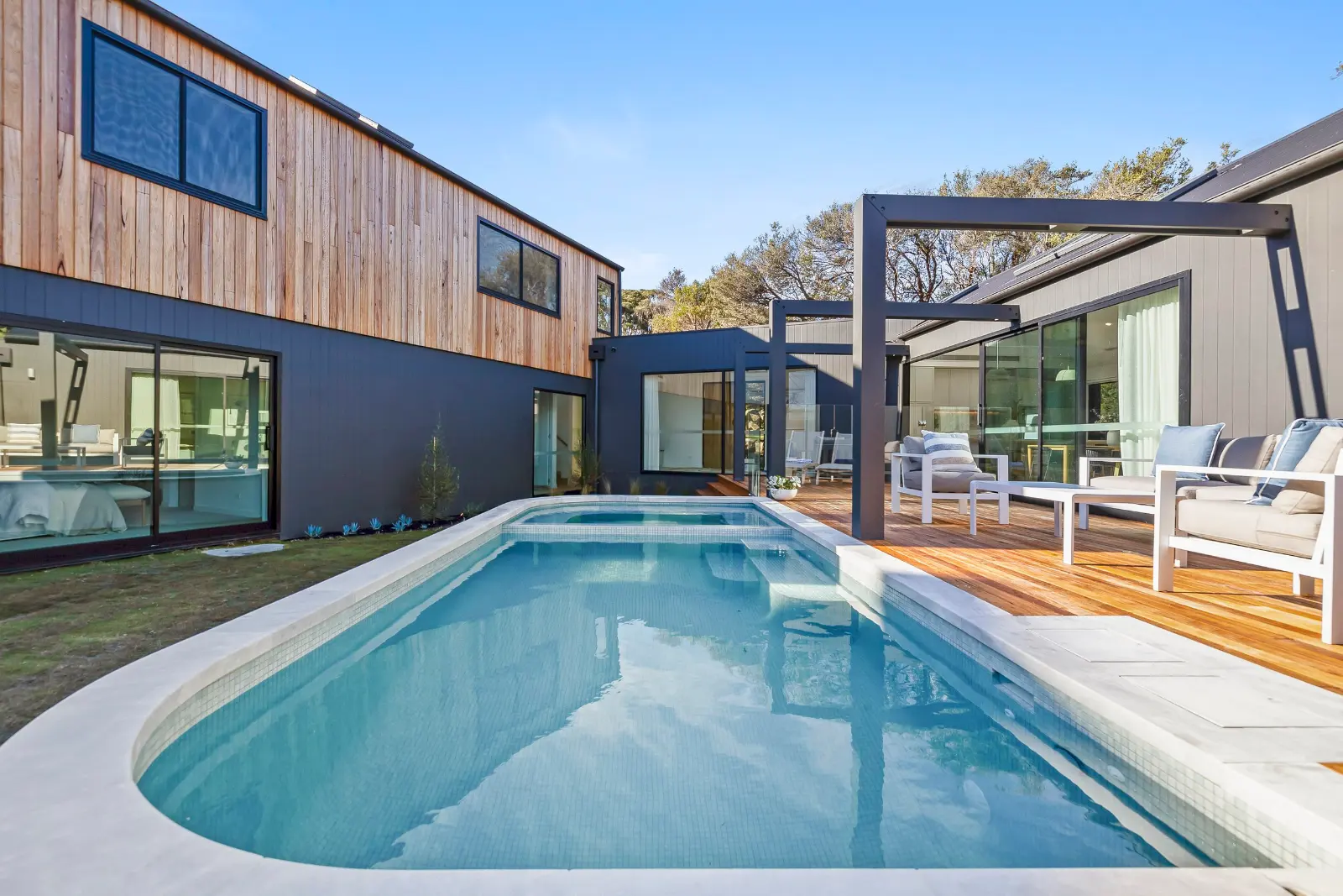 Stringer Road, Blairgowrie. Pool and deck between the pavilions.